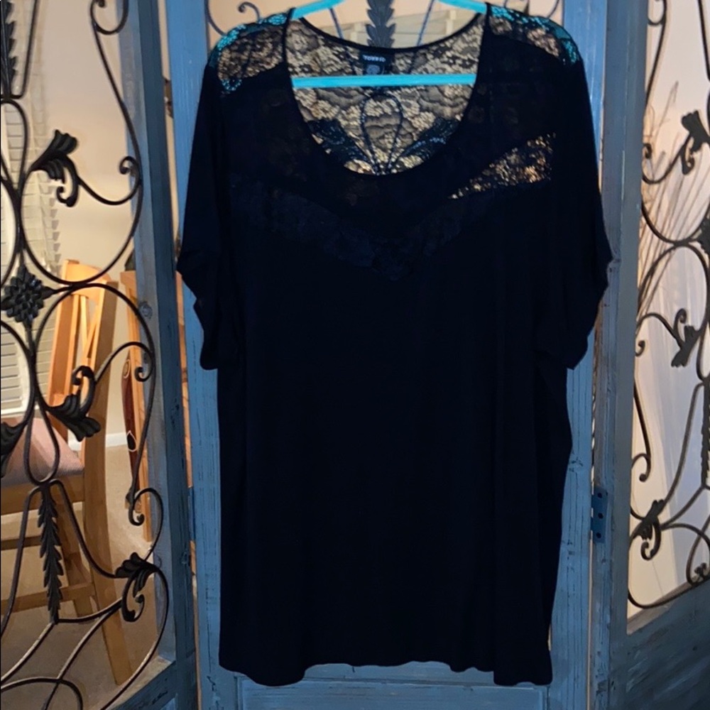Plus size 5 Torrid black tunic with lace NWOT